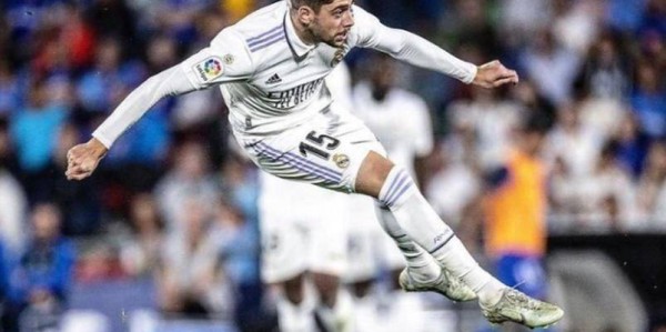 莫德里奇亲传弟子！维尼修斯无敌外脚背弹射破门，惊呆观众，太丝滑了