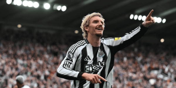 一场1-0，让纽卡收获赛季首胜，降级热门诞生：狼队耻辱4连败