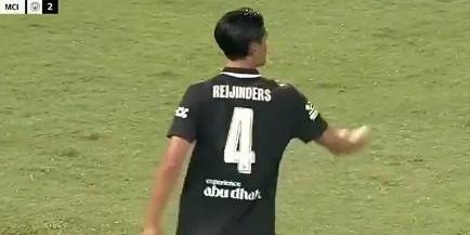 还不熟悉新援！曼城球衣印错赖因德斯的名字，多了一个字母I