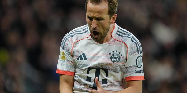 德甲-迪亚斯2射1传凯恩破门 拜仁3-0法兰克福6连胜领跑